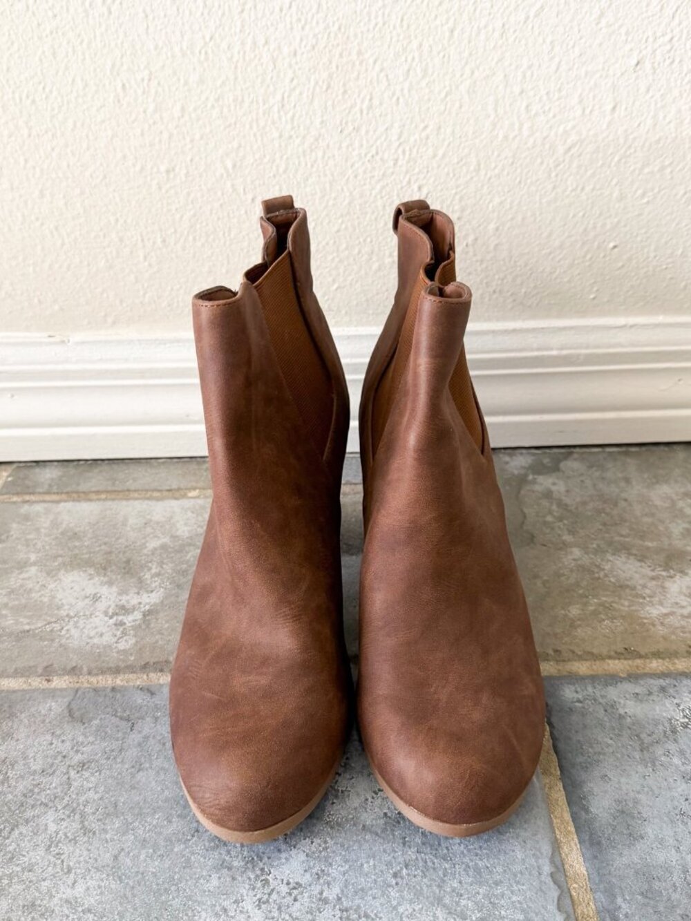 Madden Girl Brown Ankle Booties Block Heel Chelsea Boots Women’s 8.5 - Picture 2 of 8